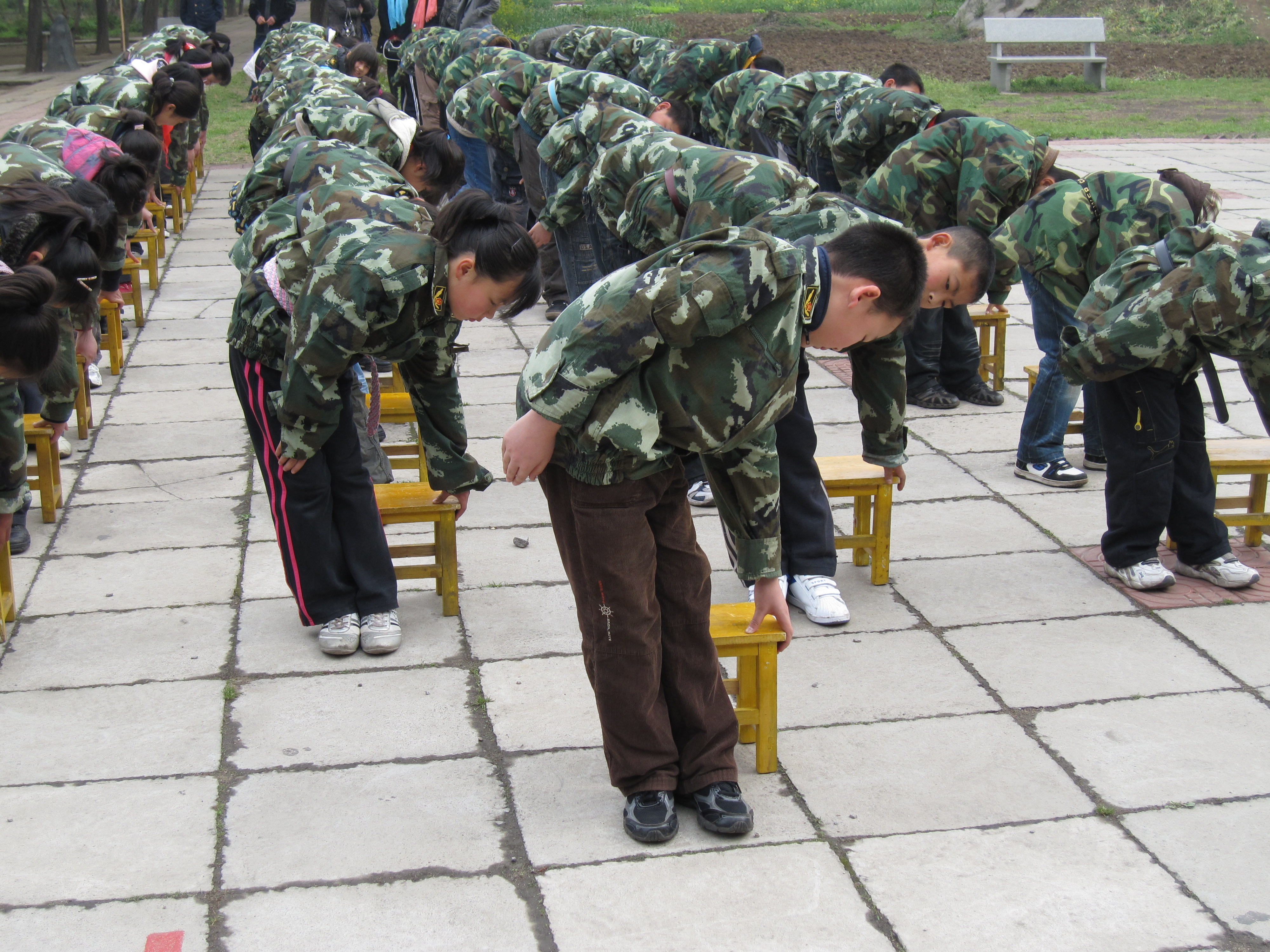 河南省平顶山市第十一中学的小学生进行素质拓