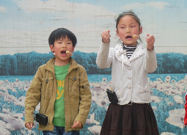 陕广学校小学低段组献礼十八大诗歌朗诵比赛