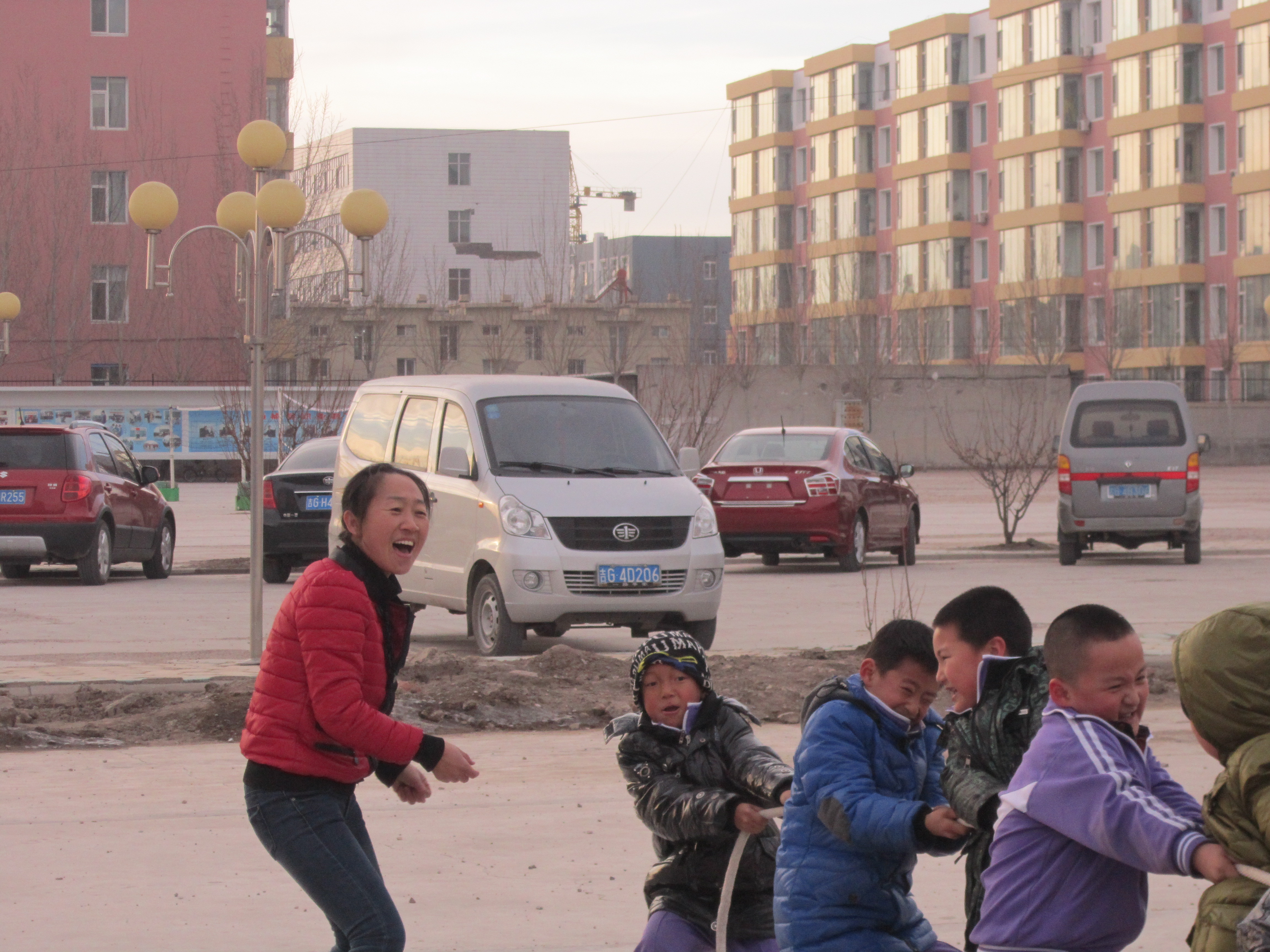通榆县第二实验小学举行拔河比赛 - 红领巾相约
