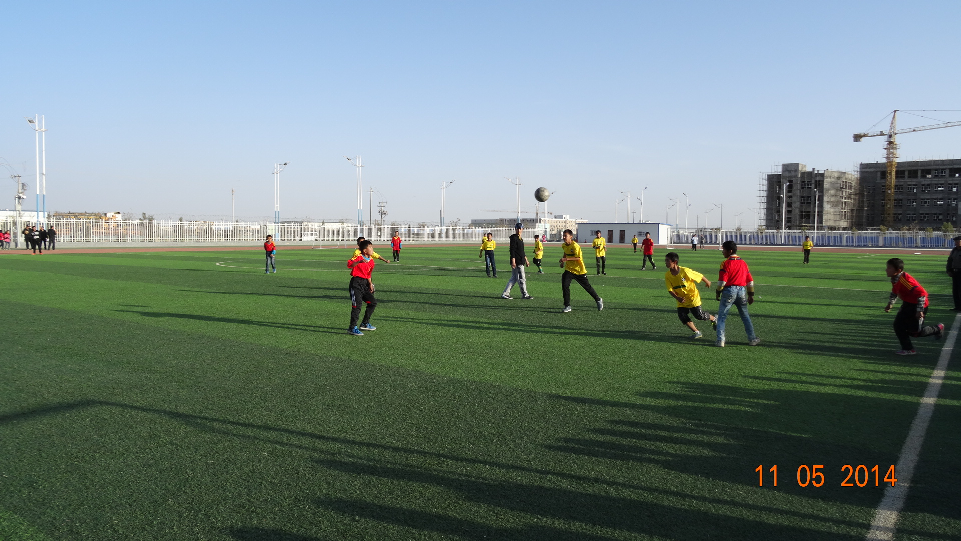 学与第三小学 开展手拉手友谊足球比赛活动 - 