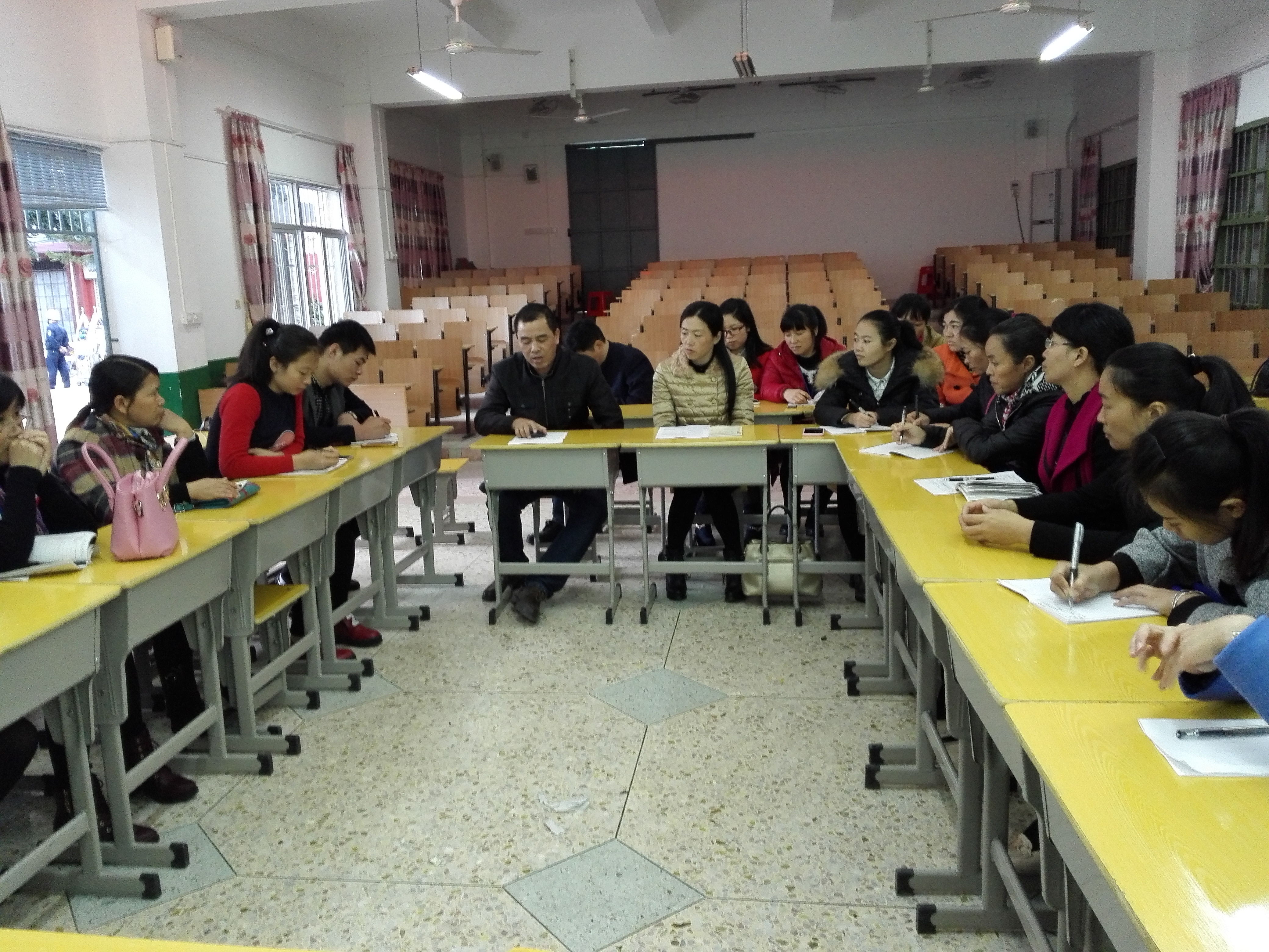 上杭县城西小学召开班主任工作经验交流会议