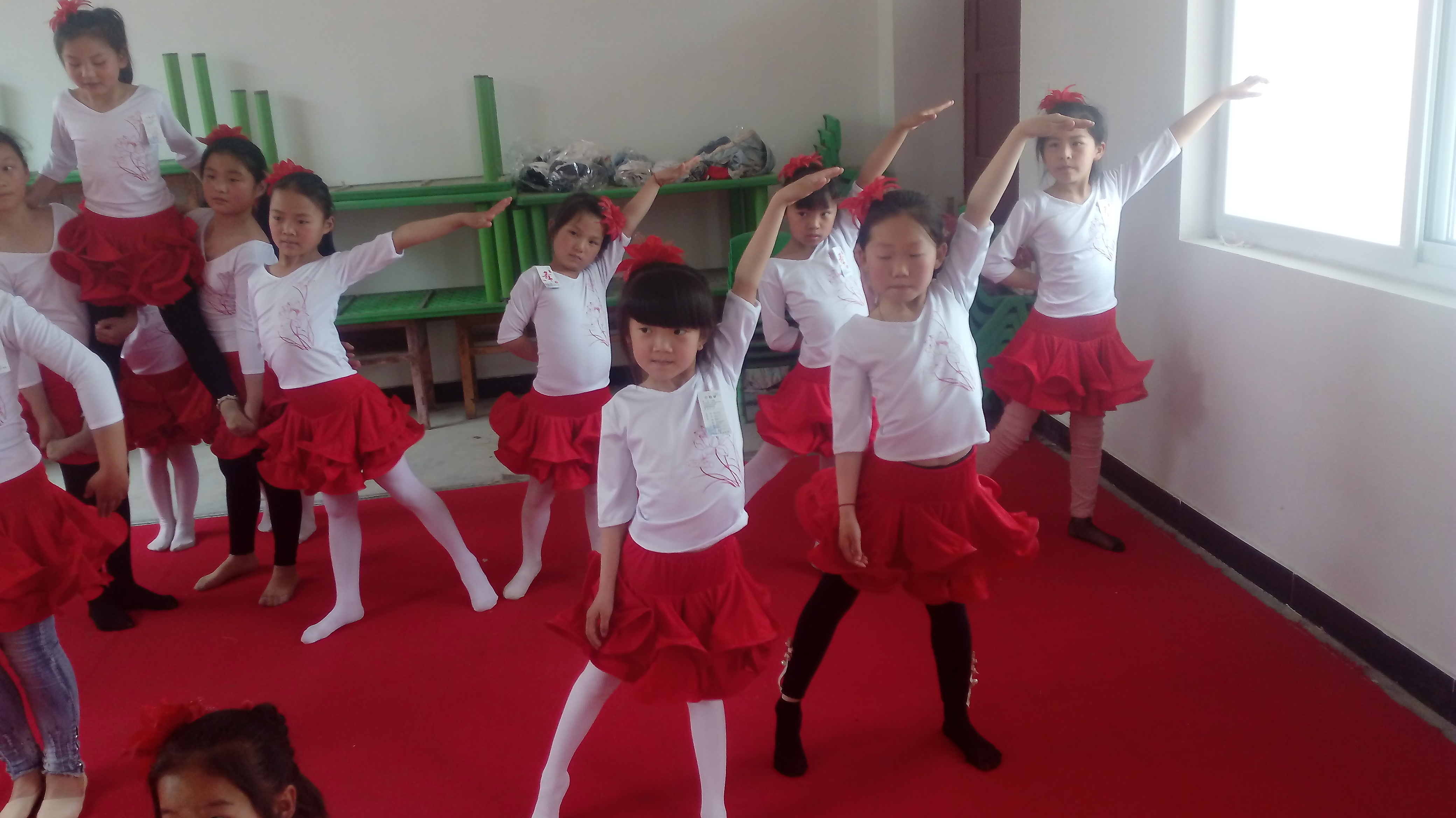 张三寨横堤学校舞蹈社团活动