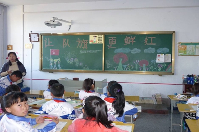 齐齐哈尔市泰来县蒙古族学校组织少先队建队日活动